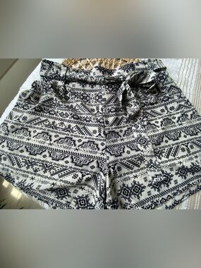 Gracie Black & Ivory White Bohemian Aztec Print Elastic Waist Shorts